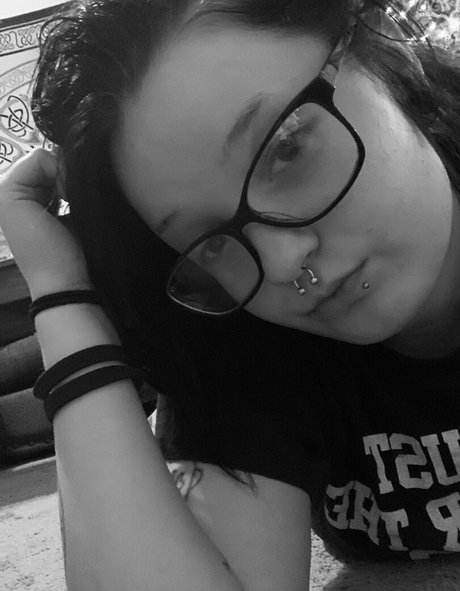 sexxmetalxbarbiex 美しい女優 写真