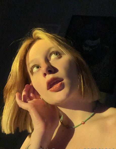 ぽっちゃりラテン系オンリーファンズ アート裸 写真