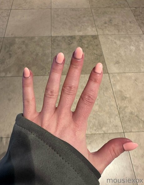 セクシーなブルネットのオンリーファンズ 無料セックス アーカイブ