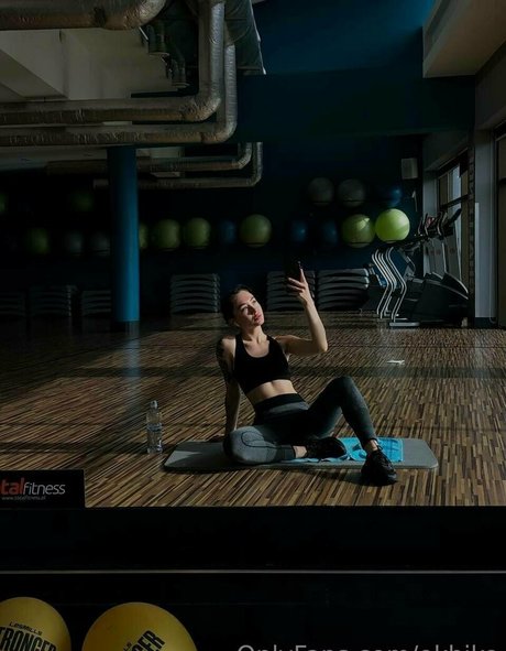 曲線美のランジェリーオンリーファンズ 無料ヌード 画像