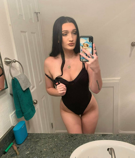 ニューハーフの乗馬オンリーファンズ 美しい 画像