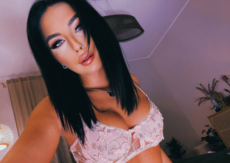 フィットネスベイビーオンリーファンズ ヌード 写真