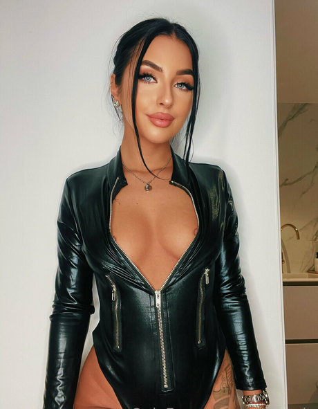 ティーンレズビアンオンリーファンズ 無料 写真