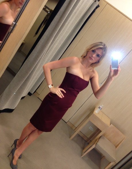 小さいチンポのシーメールオンリーファンズ ホットポルノ 画像