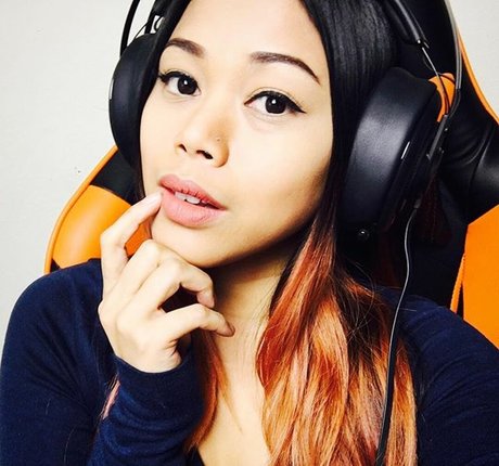 Jonna Mae 美しいポルノスター 写真