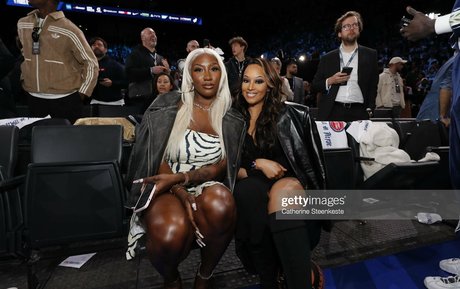 Aya Nakamura ヌードスター アーカイブ