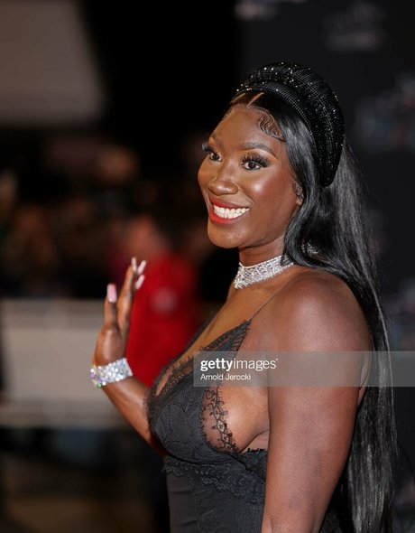 Aya Nakamura ポルノスター トップ 画像