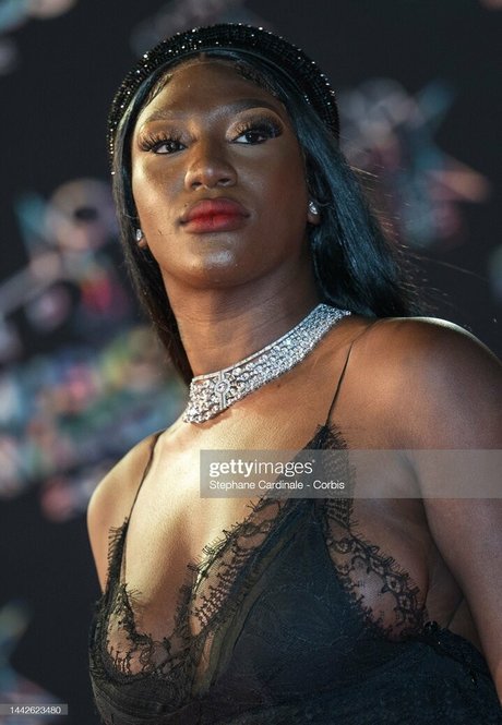 Aya Nakamura 写真集