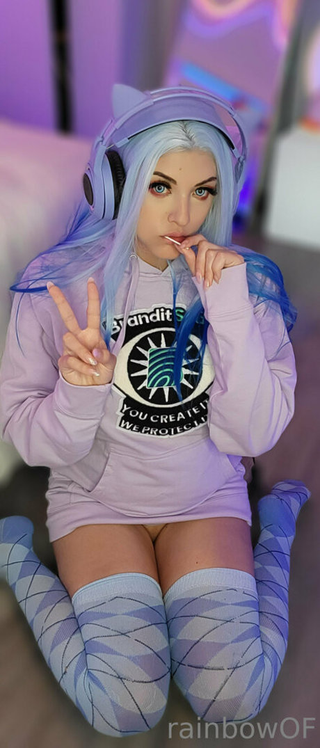 曲線美のブロンドオンリーファンズ 無料ヌード 画像