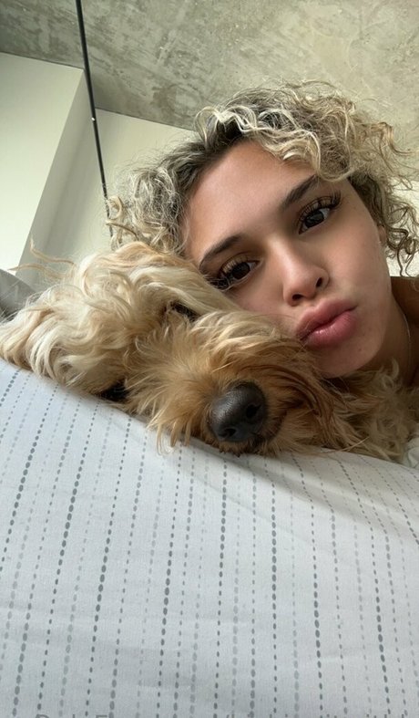 小柄な足オンリーファンズ ポルノグラフィック 写真