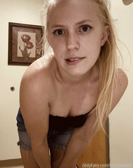 足奴隷オンリーファンズ 無料ヌード 画像