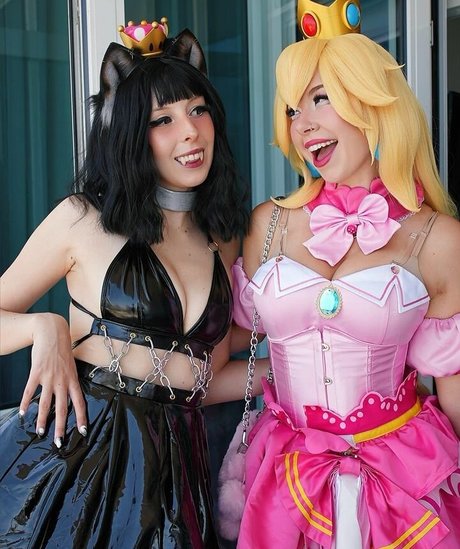 loosh cos モデル 写真