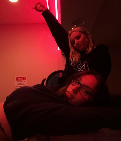 コスプレ フェムボーイ オンリーファンズ アートヌード ギャラリー