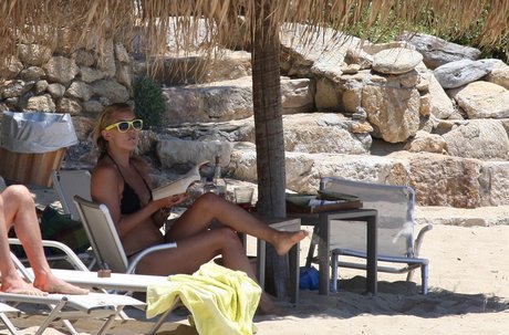 曲線美の女の子オンリーファンズ エロチック 写真