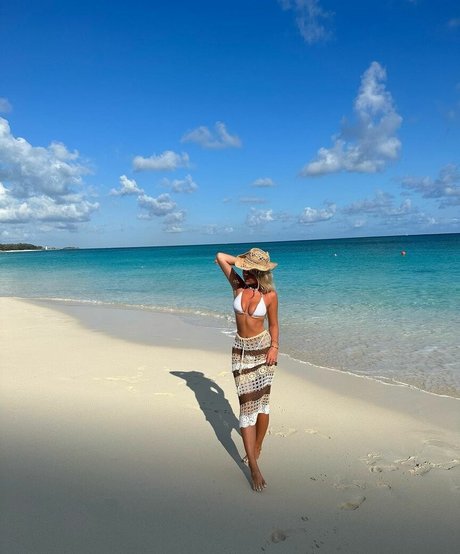 Phoebe Isobel ポルノモデル 画像