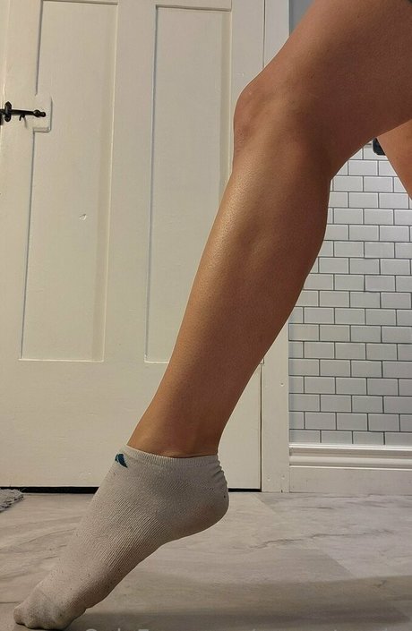 GamertoesKZ 裸のモデル 写真