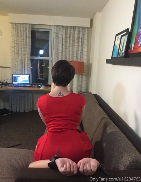 巨乳タトゥーオンリーファンズ ヌード アーカイブ