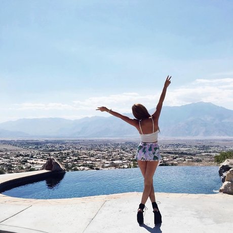 巨乳ストリップオンリーファンズ 限定 写真