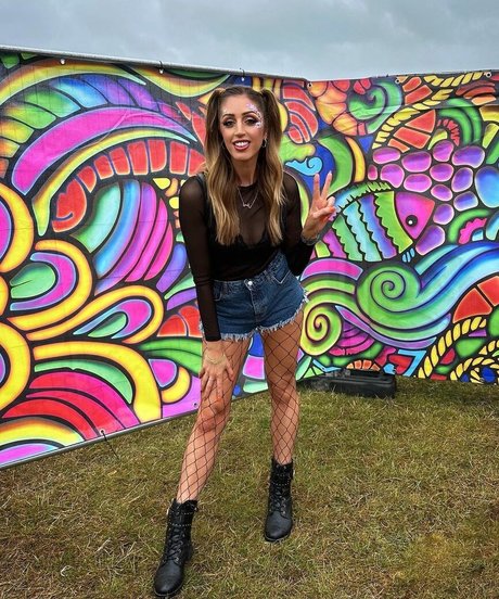 Rezzy Ghadjar ポルノモデル 写真