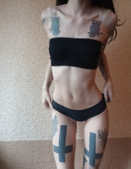 Satana696969 裸のポルノスター 写真