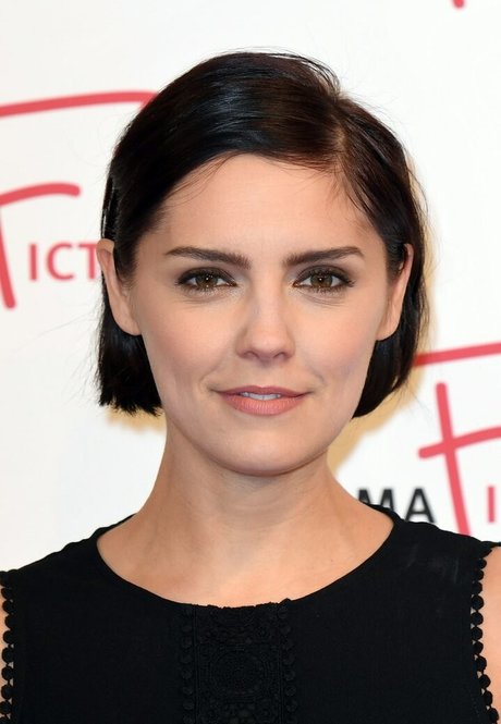 Annabel Scholey ヌードモデル 写真