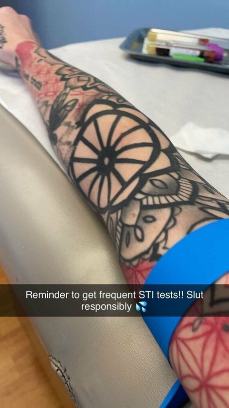 ellabarnettvip アダルトモデル 画像