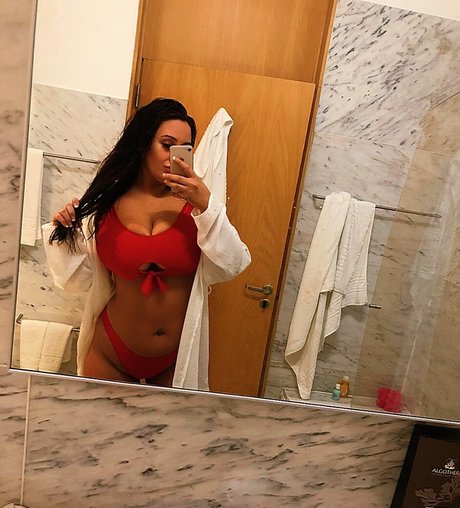 BustyBrunetteS トップモデル 画像