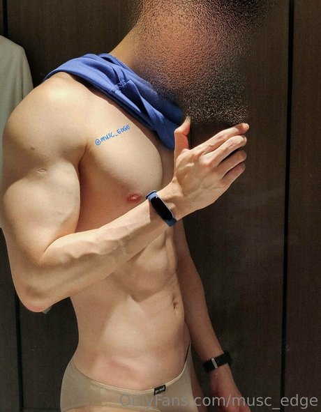 musc edge ヌードのポルノスター 写真