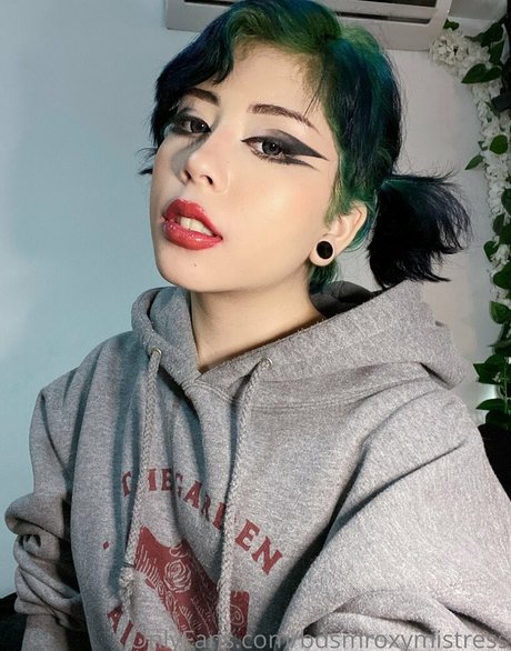 セクシーな妻オンリーファンズ アート裸 画像