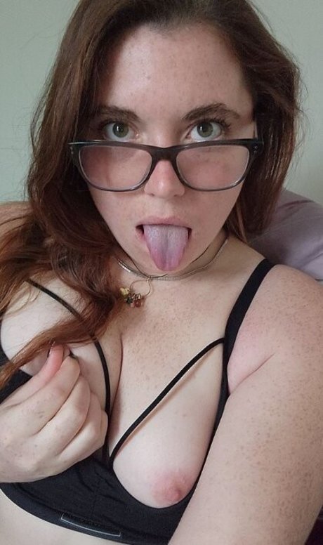 IsSheABrat セクシーなスター 写真