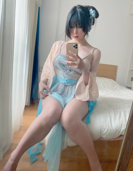 小柄な足オンリーファンズ ポルノグラフィック 画像