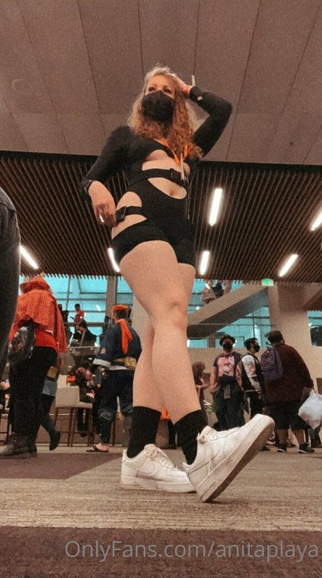 オイルを塗った巨乳オンリーファンズ セックス 画像