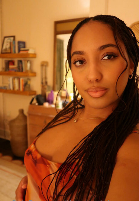 theremedybyreyna 独占スター 写真