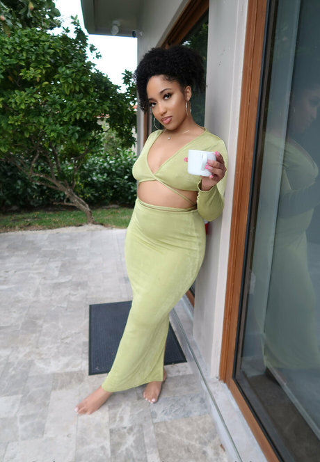 theremedybyreyna ホットなポルノスター 画像