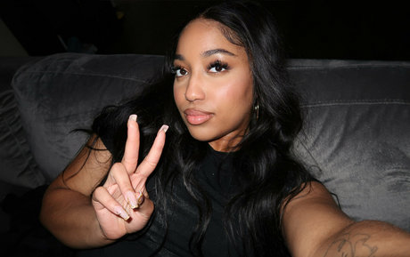 theremedybyreyna エロティックなモデル 画像