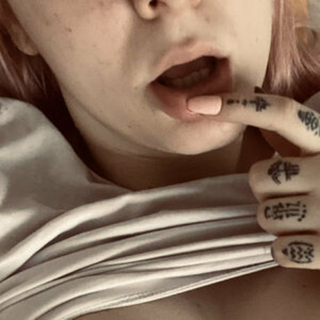 痴女妻オンリーファンズ エロチック 写真