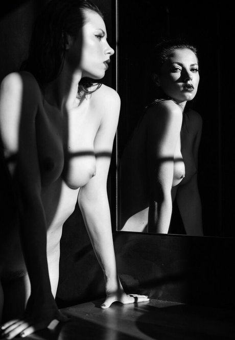 バスルームファックオンリーファンズ セクシー 写真