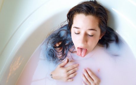 Milkwebs 独占ポルノスター 写真