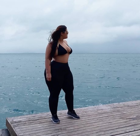 エモな痴女オンリーファンズ xxx 写真