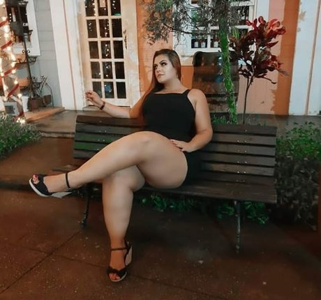 巨乳で痩せているオンリーファンズ アートポルノ 画像