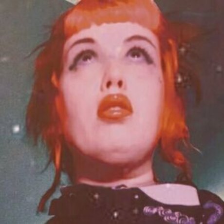 doethebrat 裸のポルノスター 写真