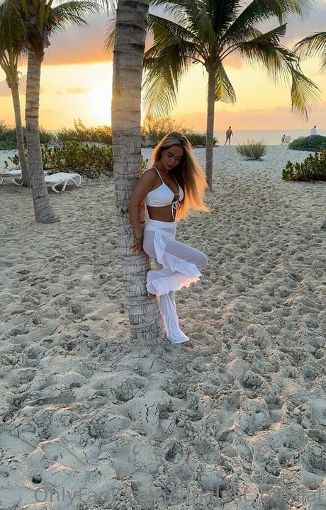 カムフィートオンリーファンズ 無料ヌード ギャラリー