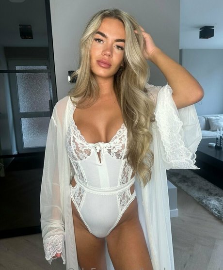 lunalust official セクシーモデル 写真