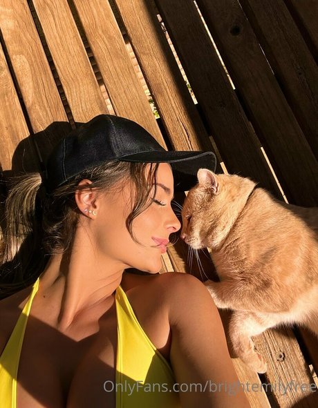 brightemilyfree セクシーなスター 写真