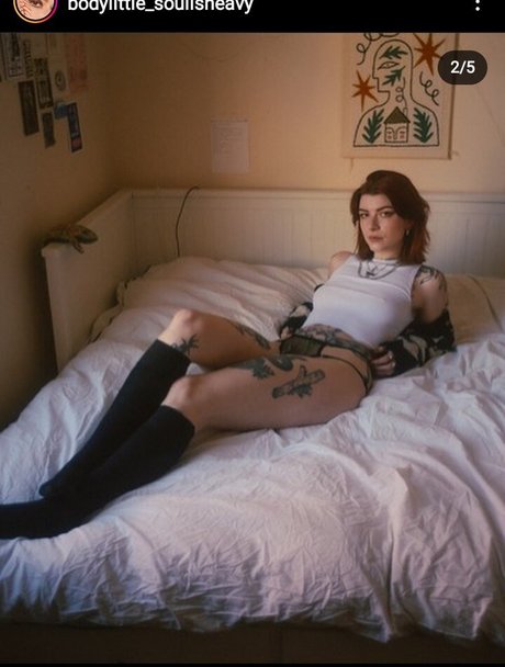 レズビアン乱交オンリーファンズ セクシーヌード 写真