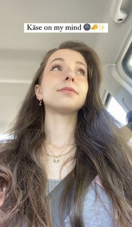 熟女の足オンリーファンズ 可愛い 画像