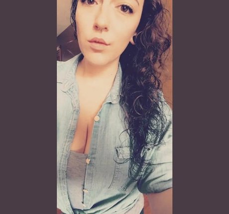 曲線美のランジェリーオンリーファンズ ホットポルノ 画像