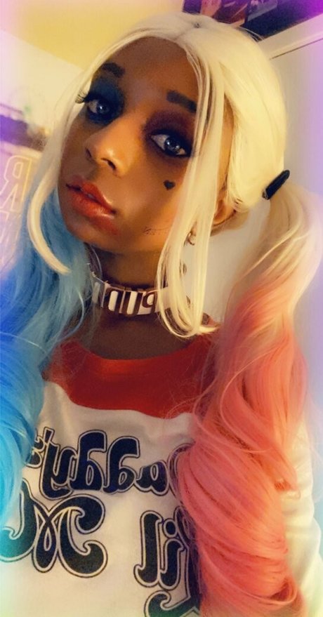 misskrisskosplay ヌード女優 写真