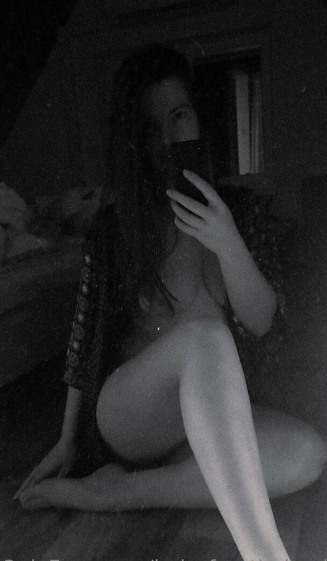 曲線美のブロンドオンリーファンズ 美しいポルノ 写真