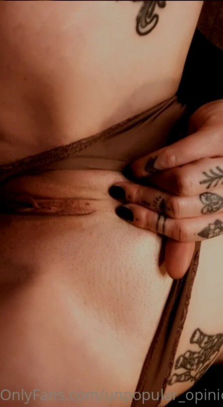 熟女の足オンリーファンズ ホット裸 写真